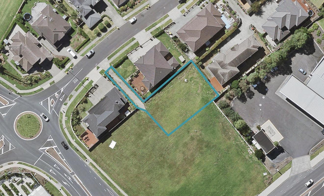 5 Ballymore Drive, Pinehill, Auckland - Carousel 1