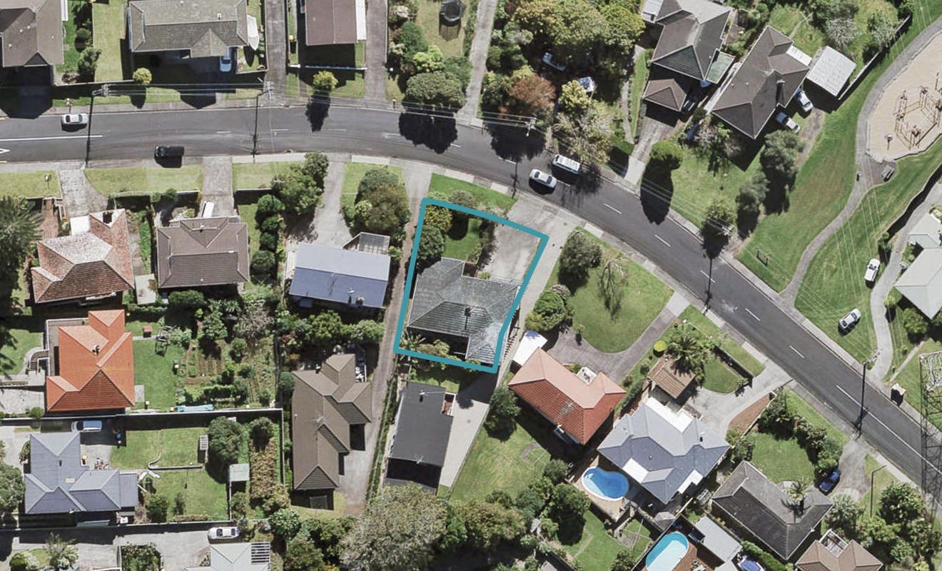 3 Wakeling Avenue, Te Atatu South, Auckland - Carousel 1