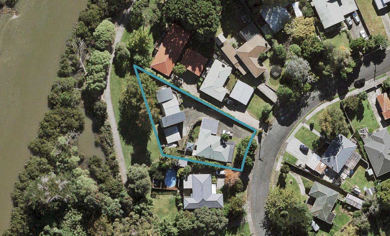1/40 Sherwood Avenue, Te Atatu South, Auckland - Carousel 1