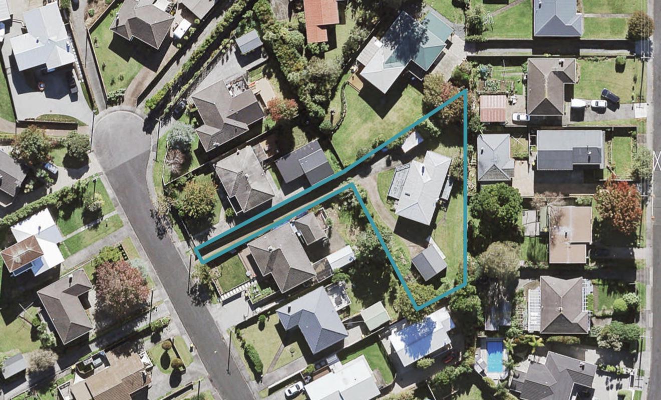 11 Tauhara Street, Green Bay, Auckland - Carousel 1