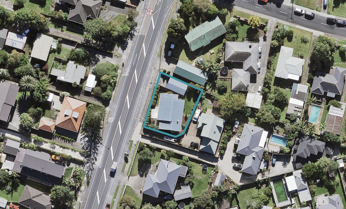 175 Te Atatu Road, Te Atatu South, Auckland - Carousel 1