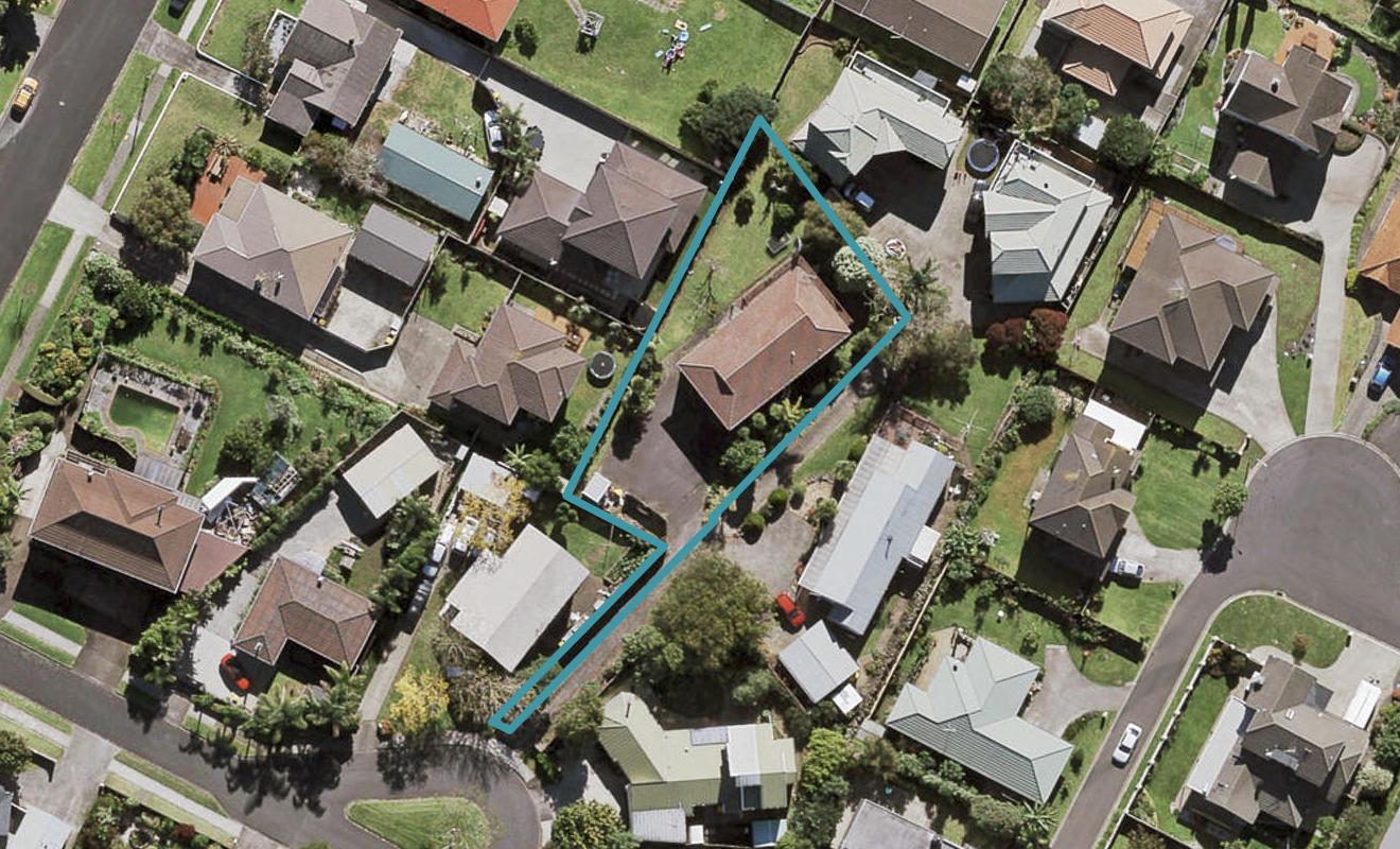 8 Nadine Place, Mangere Bridge, Auckland - Carousel 1