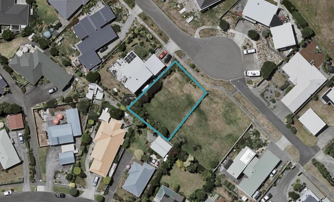32 Pharazyn Avenue, Waikanae Beach, Waikanae - Carousel 1