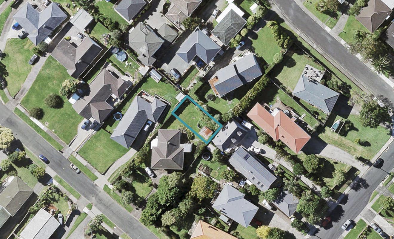 3E Pine Terrace, Howick, Auckland - Carousel 1
