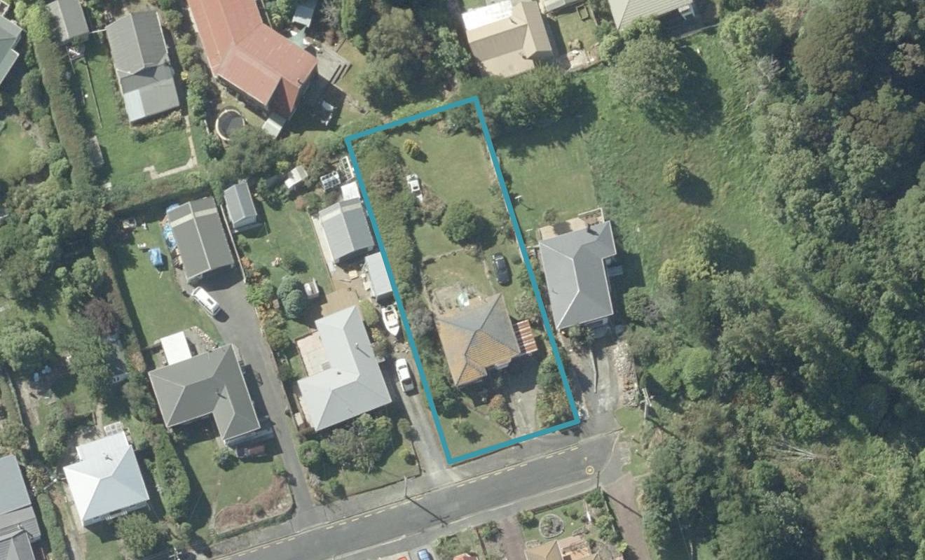 11 Kowhai Street, Ravensbourne, Dunedin - Carousel 1