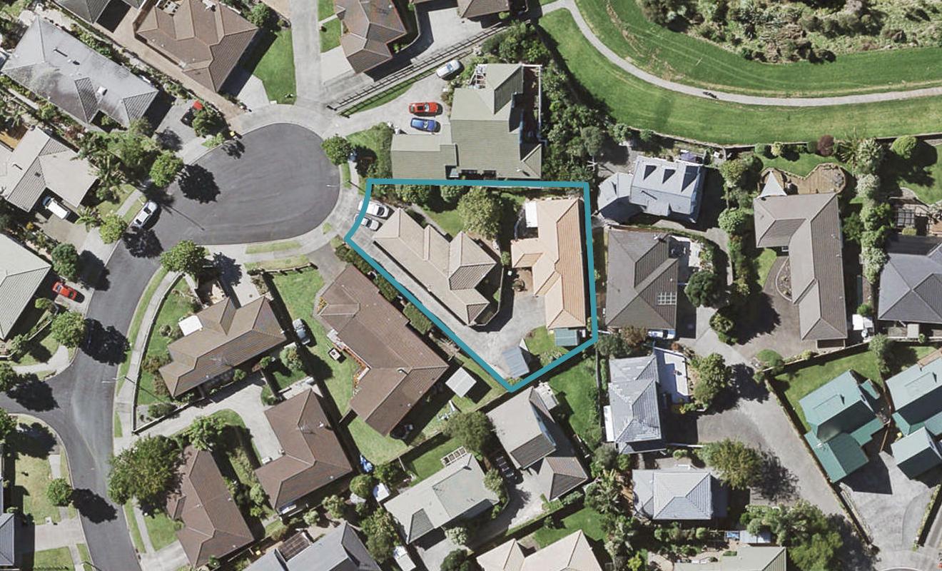 2/21 Bernie Edwards Place, Botany Downs, Auckland - Carousel 1
