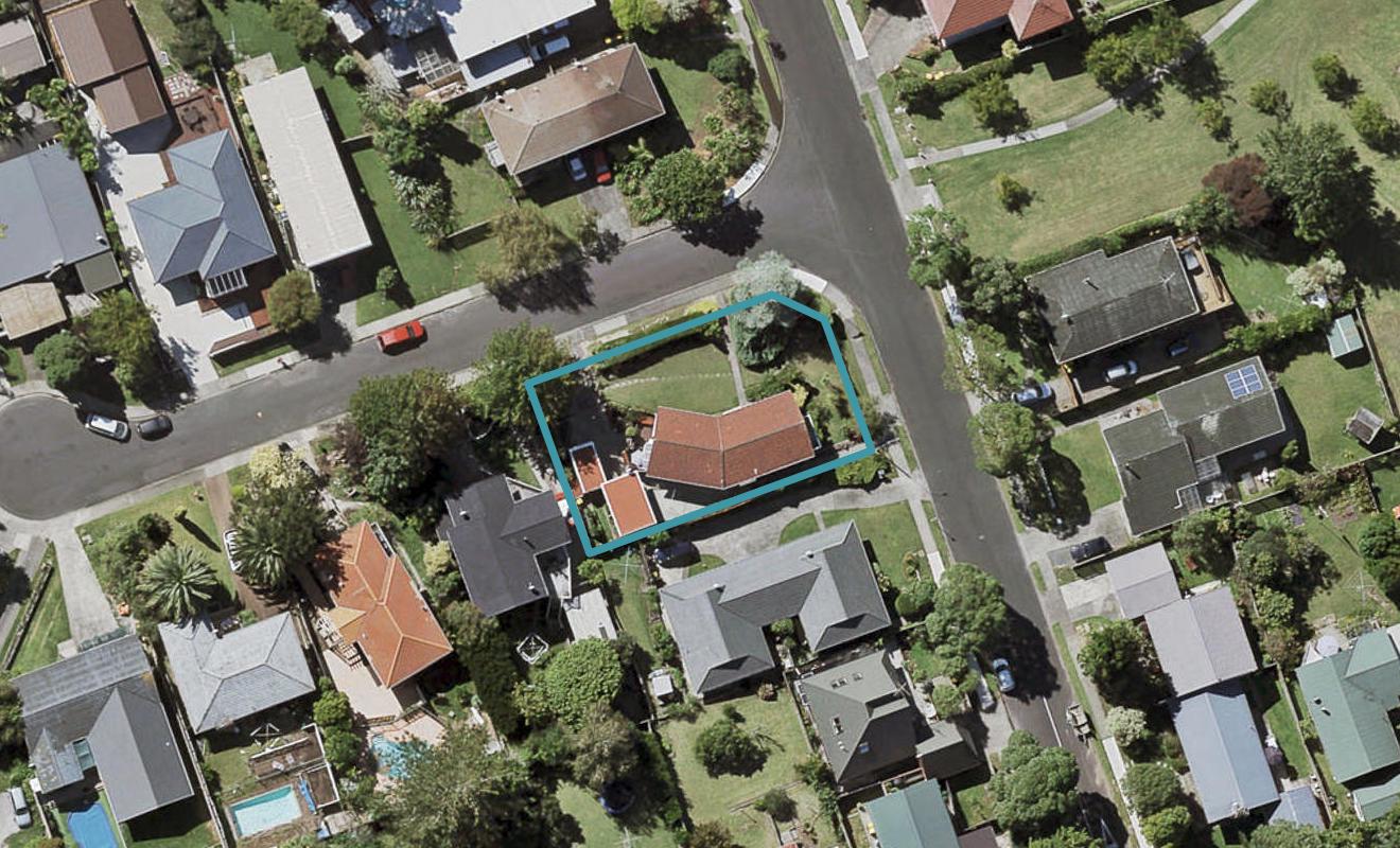 2 Regal Place, Forrest Hill, Auckland - Carousel 1