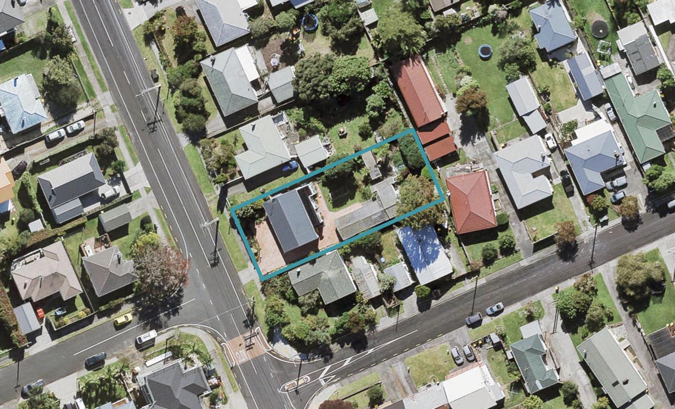 95 Flanshaw Road, Te Atatu South, Auckland - Carousel 1