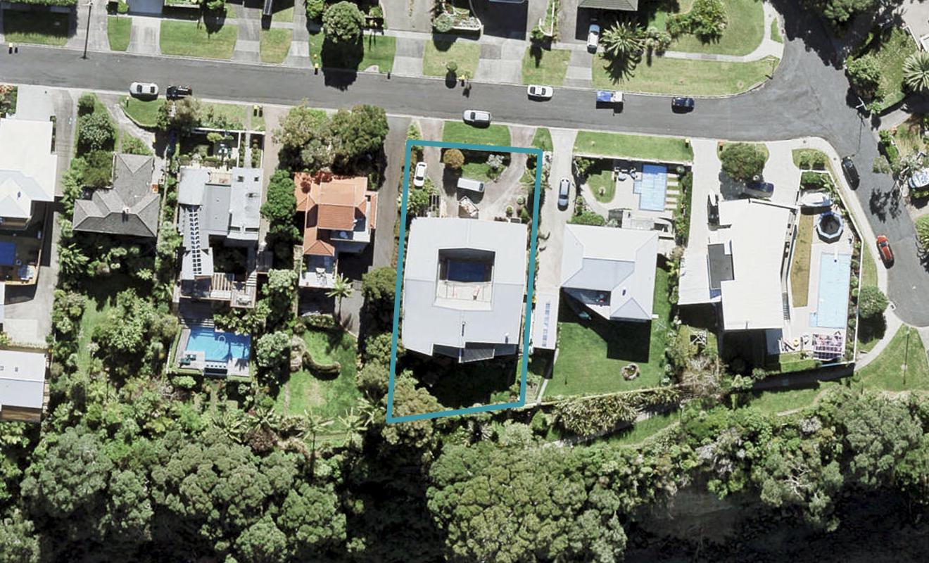 15 Clifton Road, Browns Bay, Auckland - Carousel 1
