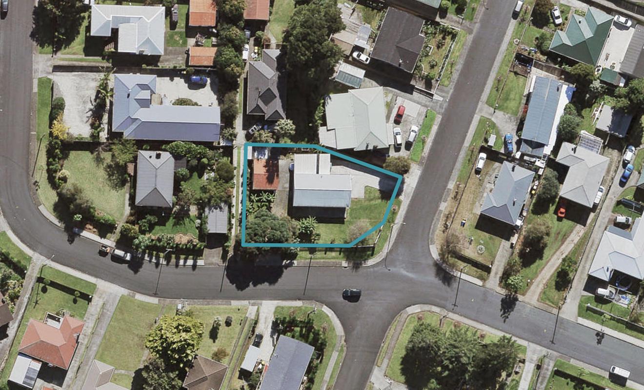 9 Tarata Crescent, Mangere Bridge, Auckland - Carousel 1