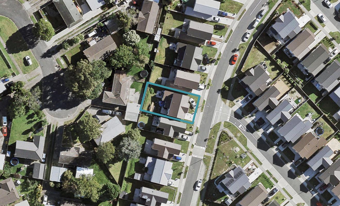 13 Tonuitanga Street, Weymouth, Auckland - Carousel 1