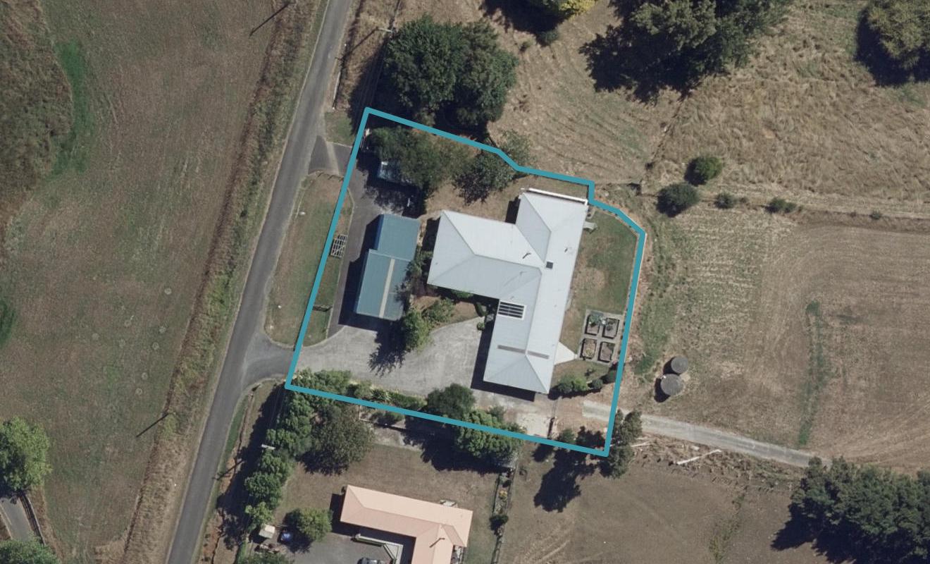 60 Lee Road, Burbush, Hamilton - Carousel 1