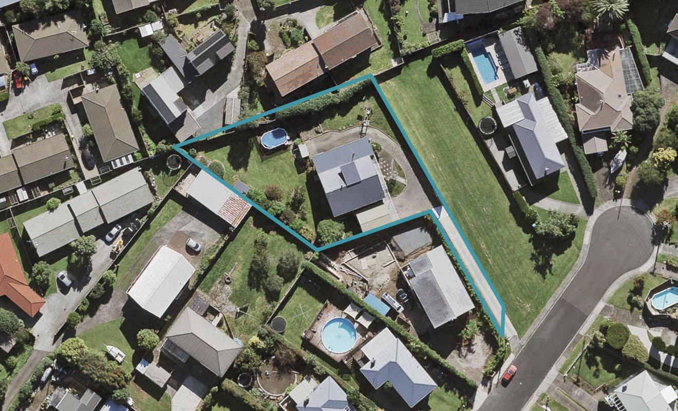 12 Pikitea Road, Mangere Bridge, Auckland - Carousel 1