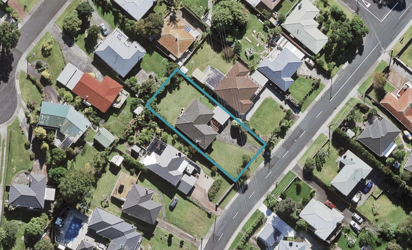 50 Tiroroa Avenue, Te Atatu South, Auckland - Carousel 1