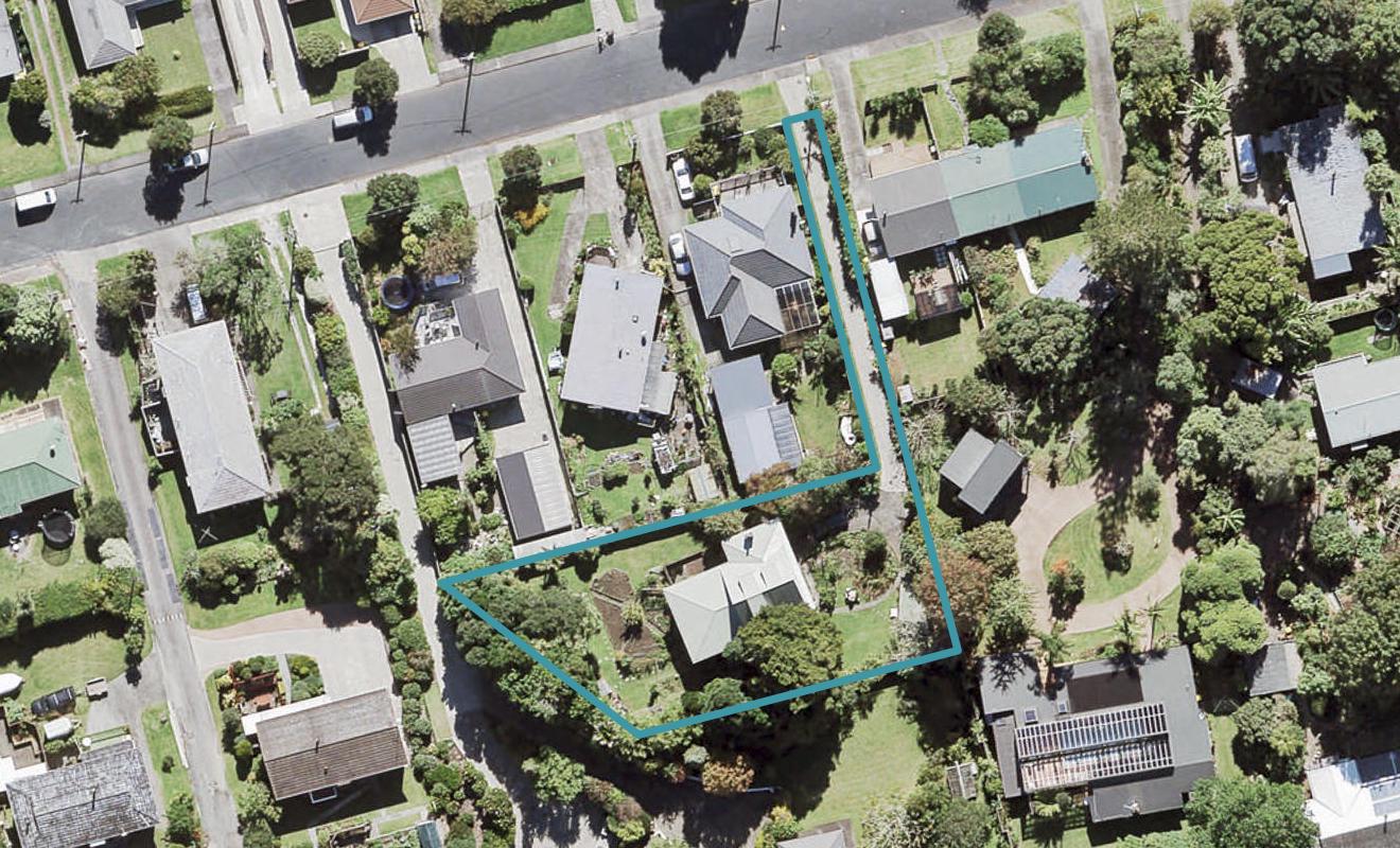 60 Cliff View Drive, Green Bay, Auckland - Carousel 1
