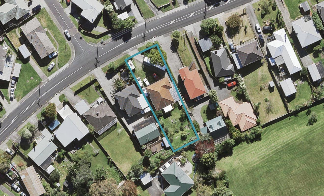 60 Vodanovich Road, Te Atatu South, Auckland - Carousel 1