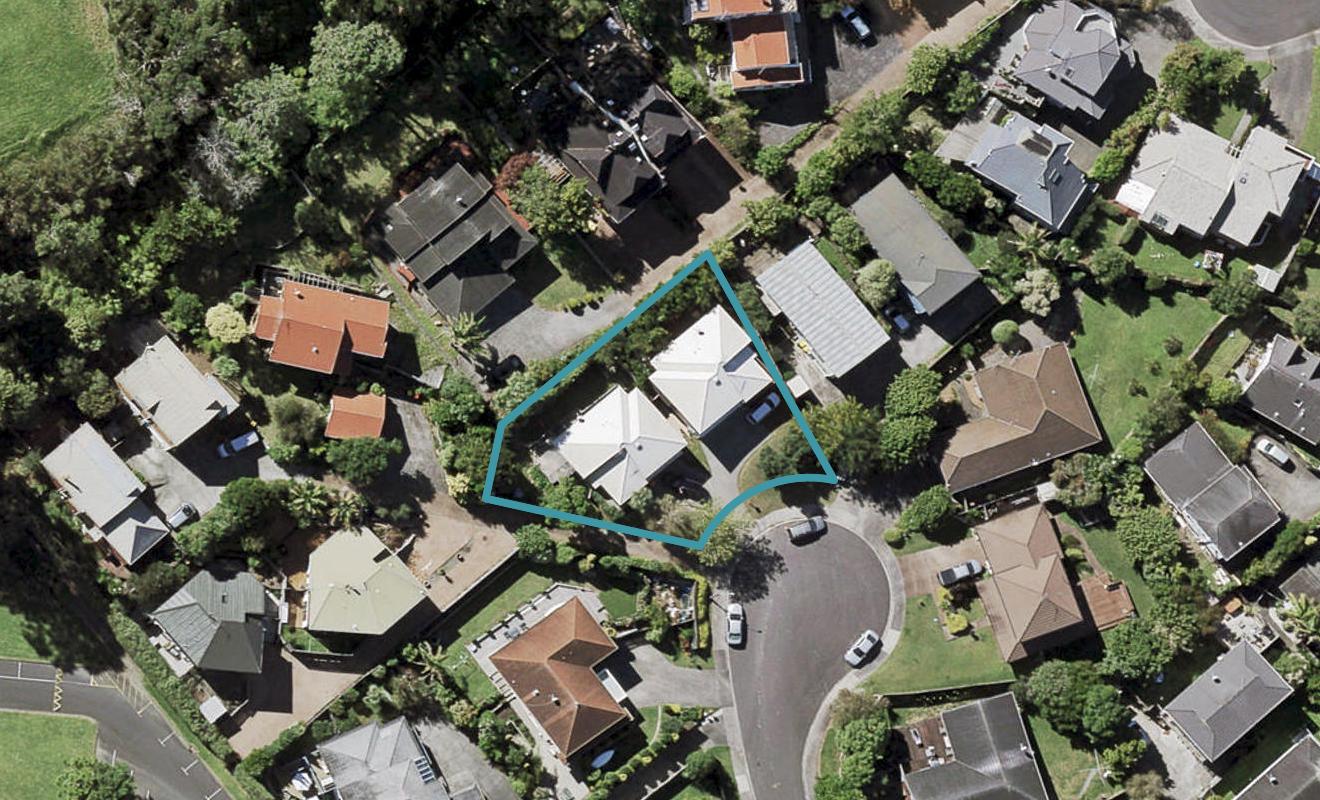 2/18 Strabo Place, Windsor Park, Auckland - Carousel 1