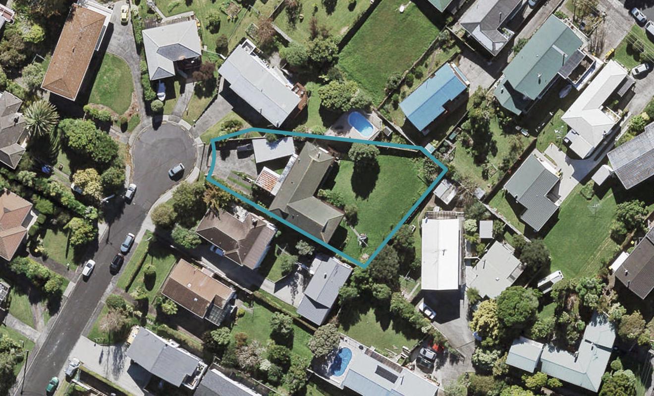 13 Merville Avenue, Te Atatu South, Auckland - Carousel 1