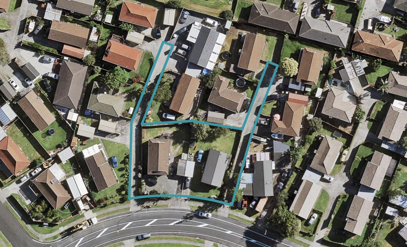 2/13 Etherton Drive, Weymouth, Auckland - Carousel 1