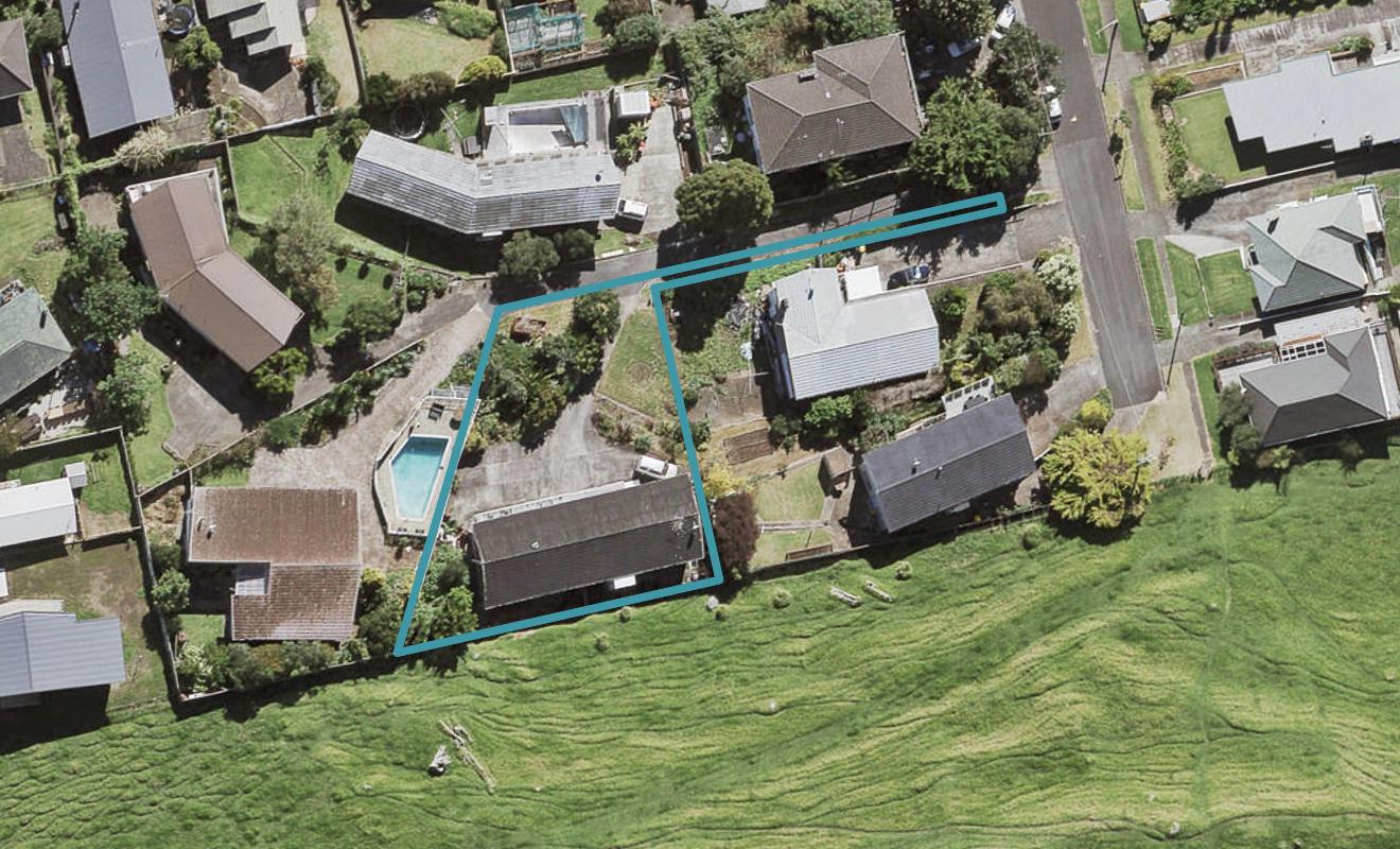 2/4 Conifer Lane, Mangere Bridge, Auckland - Carousel 1