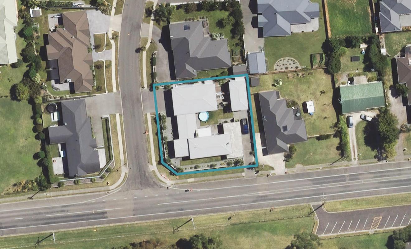 1 Charteris Rise, Riverdale, Gisborne - Carousel 1