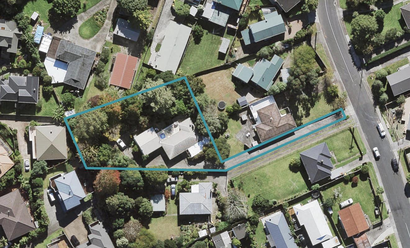 51 Amberley Avenue, Te Atatu South, Auckland - Carousel 1