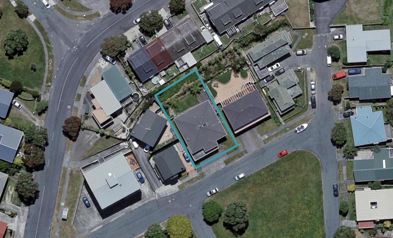 7 Waiwera Crescent, Maupuia, Wellington - Carousel 1