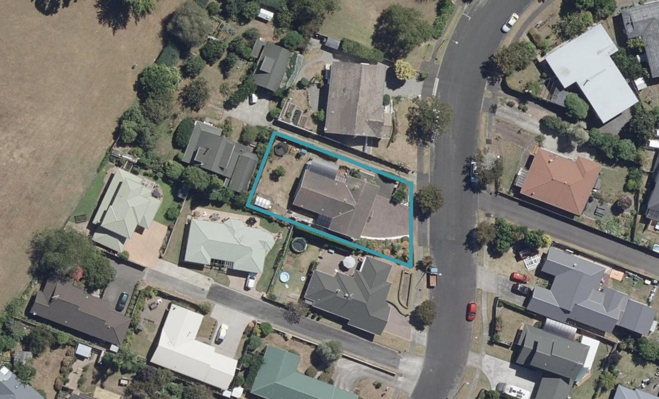 56 Sunnyhills Avenue, Glenview, Hamilton - Carousel 1