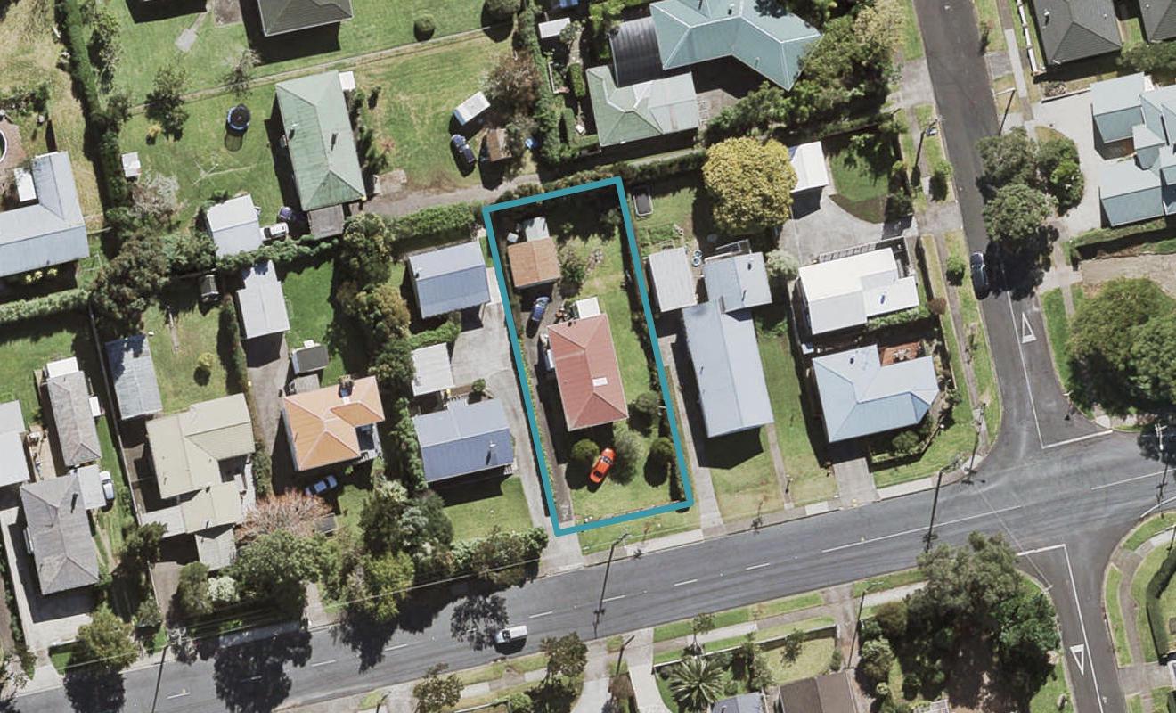 42 Taylor Road, Mangere Bridge, Auckland - Carousel 1
