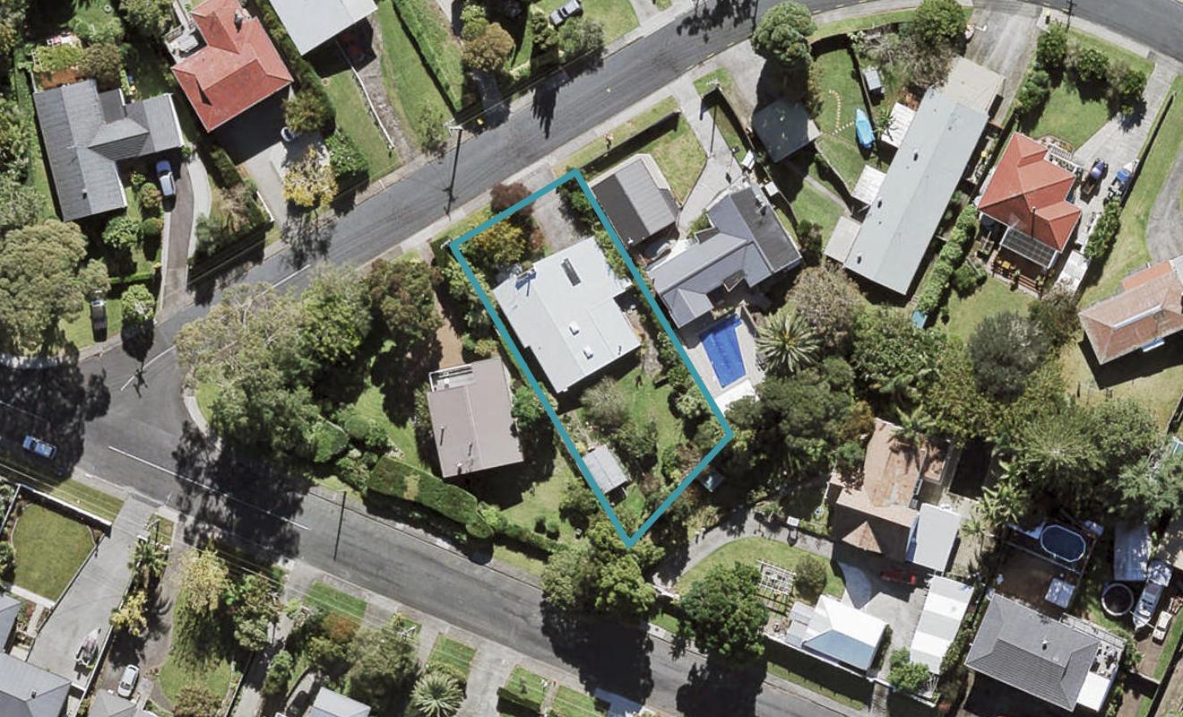 3 Alwyn Avenue, Te Atatu South, Auckland - Carousel 1