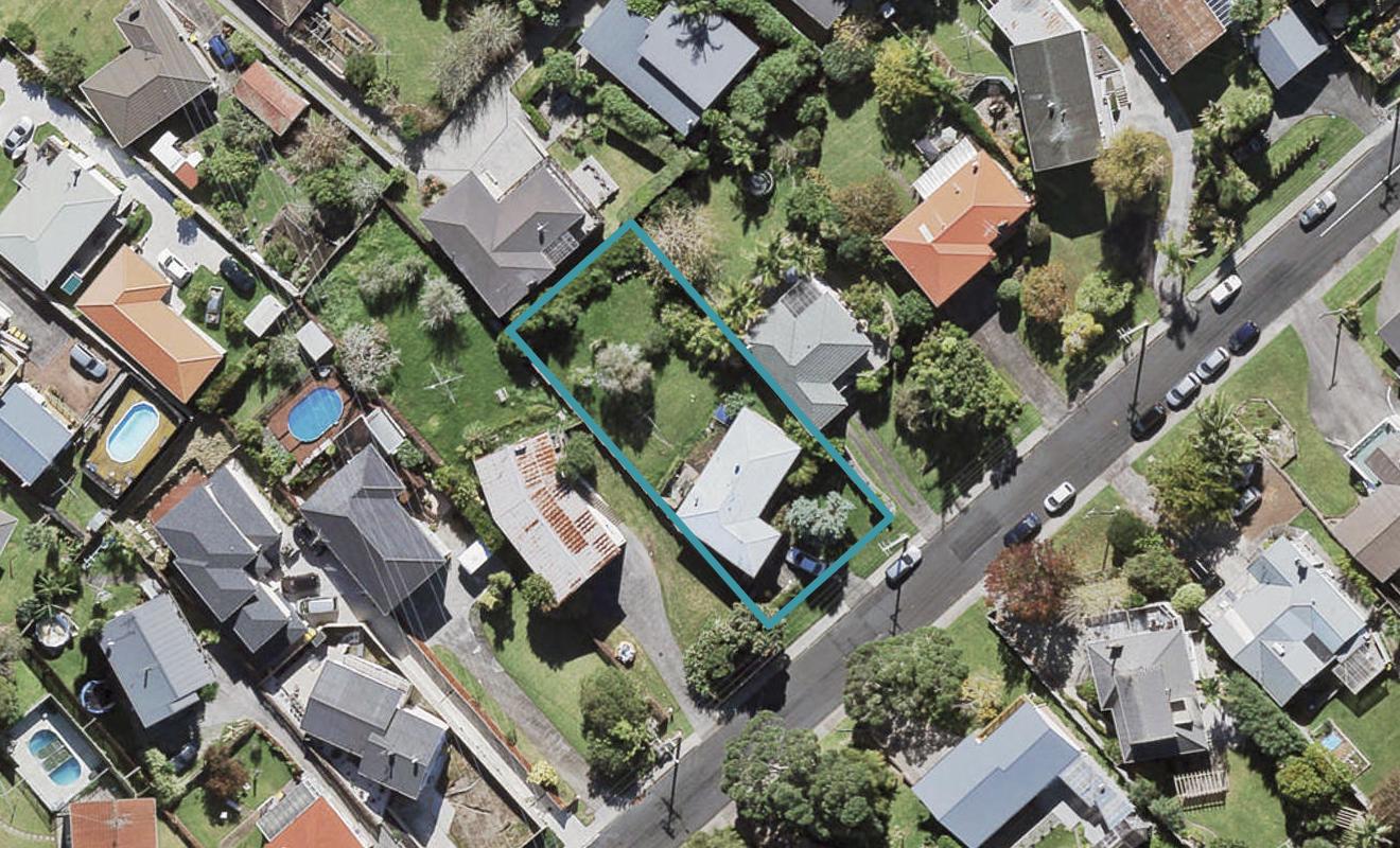 129 Tiroroa Avenue, Te Atatu South, Auckland - Carousel 1