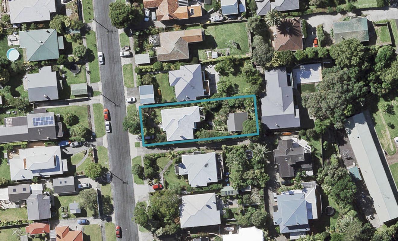 15 Niccol Avenue, Narrow Neck, Auckland - Carousel 1
