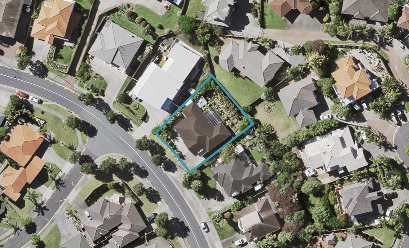 16 Graham Collins Drive, Windsor Park, Auckland - Carousel 1