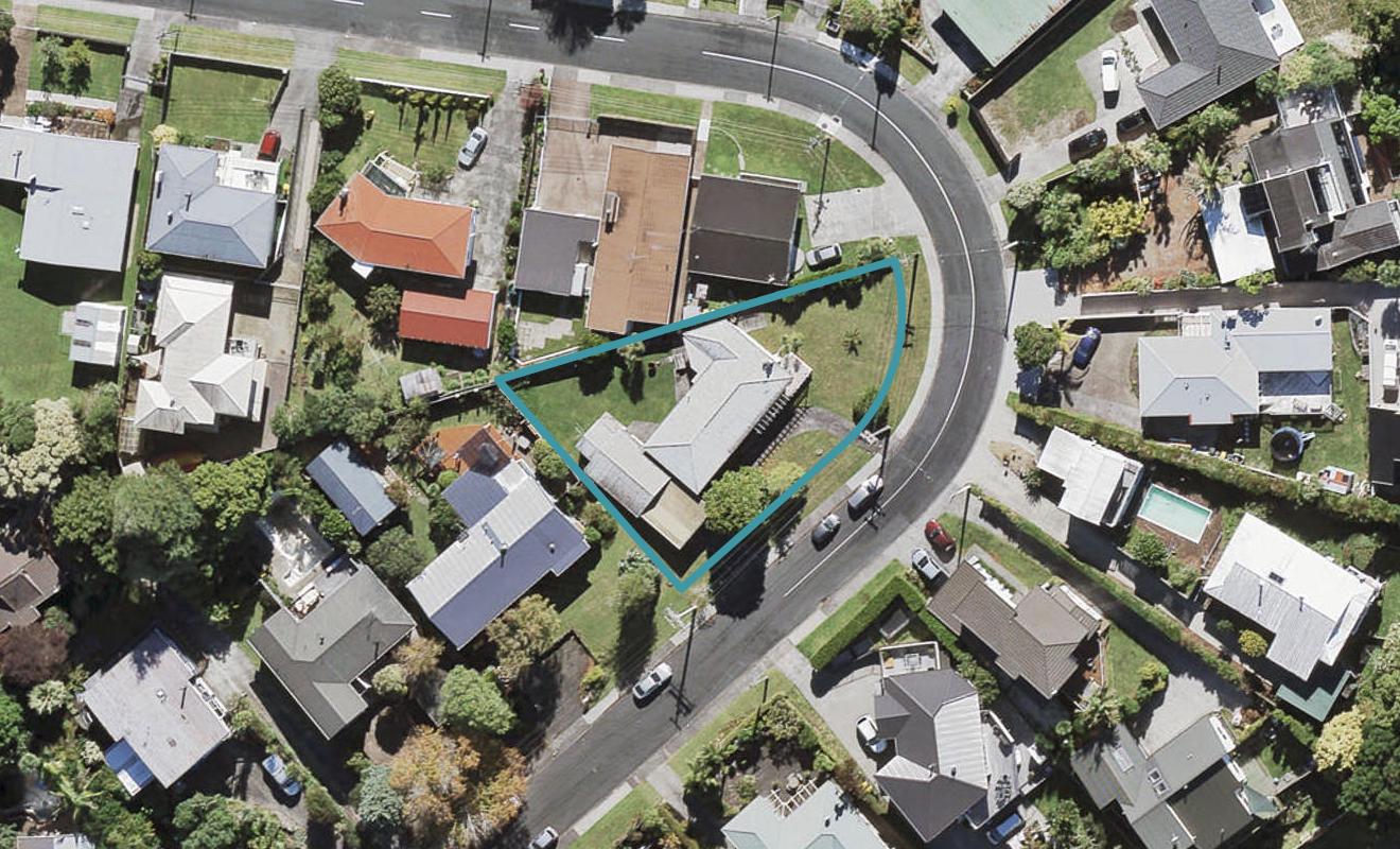 99 Tiroroa Avenue, Te Atatu South, Auckland - Carousel 1
