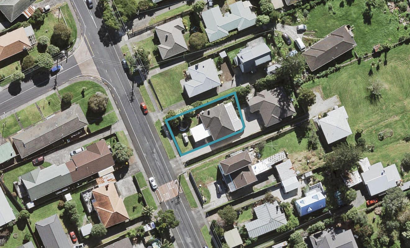 25 Flanshaw Road, Te Atatu South, Auckland - Carousel 1