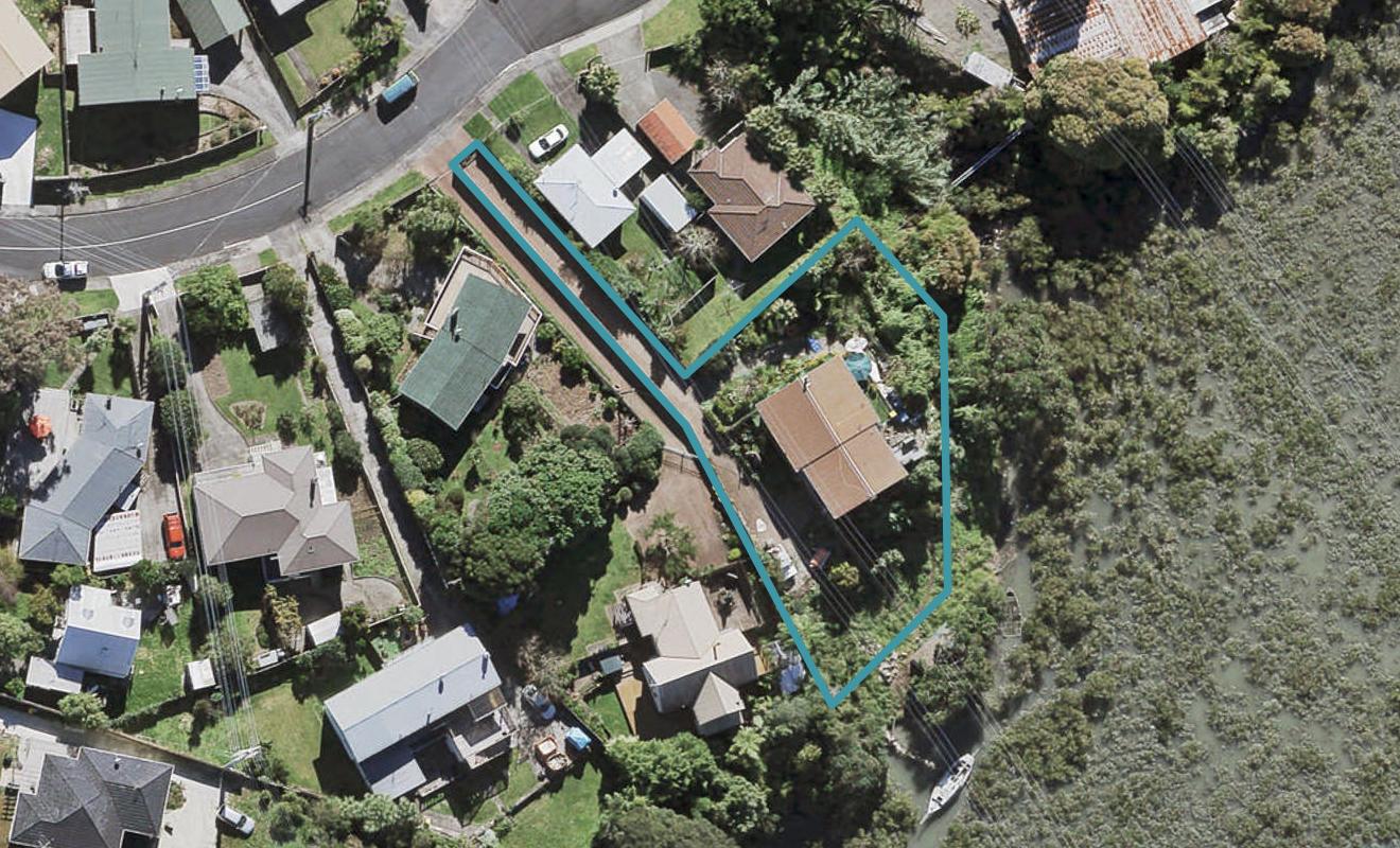 19 Meadow Crescent, Te Atatu South, Auckland - Carousel 1