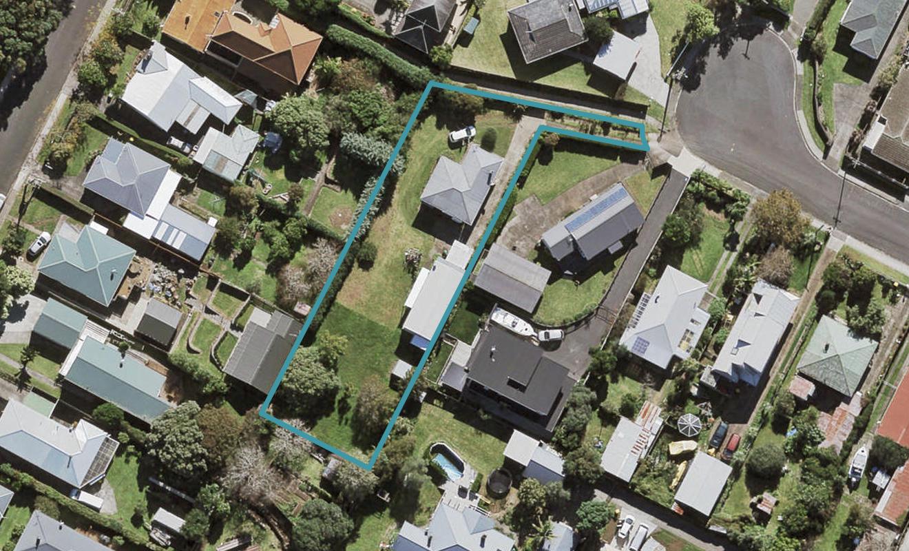14 Kowhai Avenue, Mangere Bridge, Auckland - Carousel 1