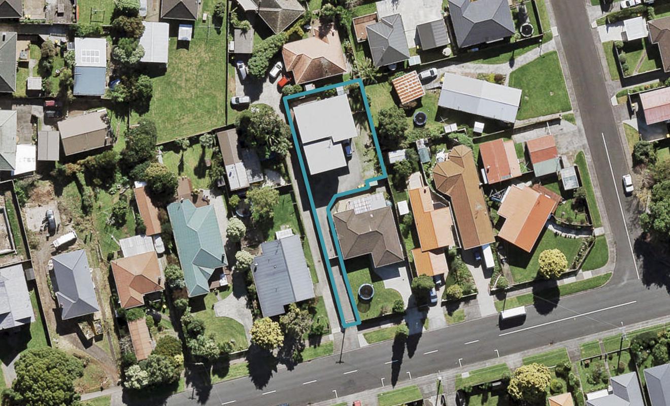 17 Taikata Road, Te Atatu Peninsula, Auckland - Carousel 1