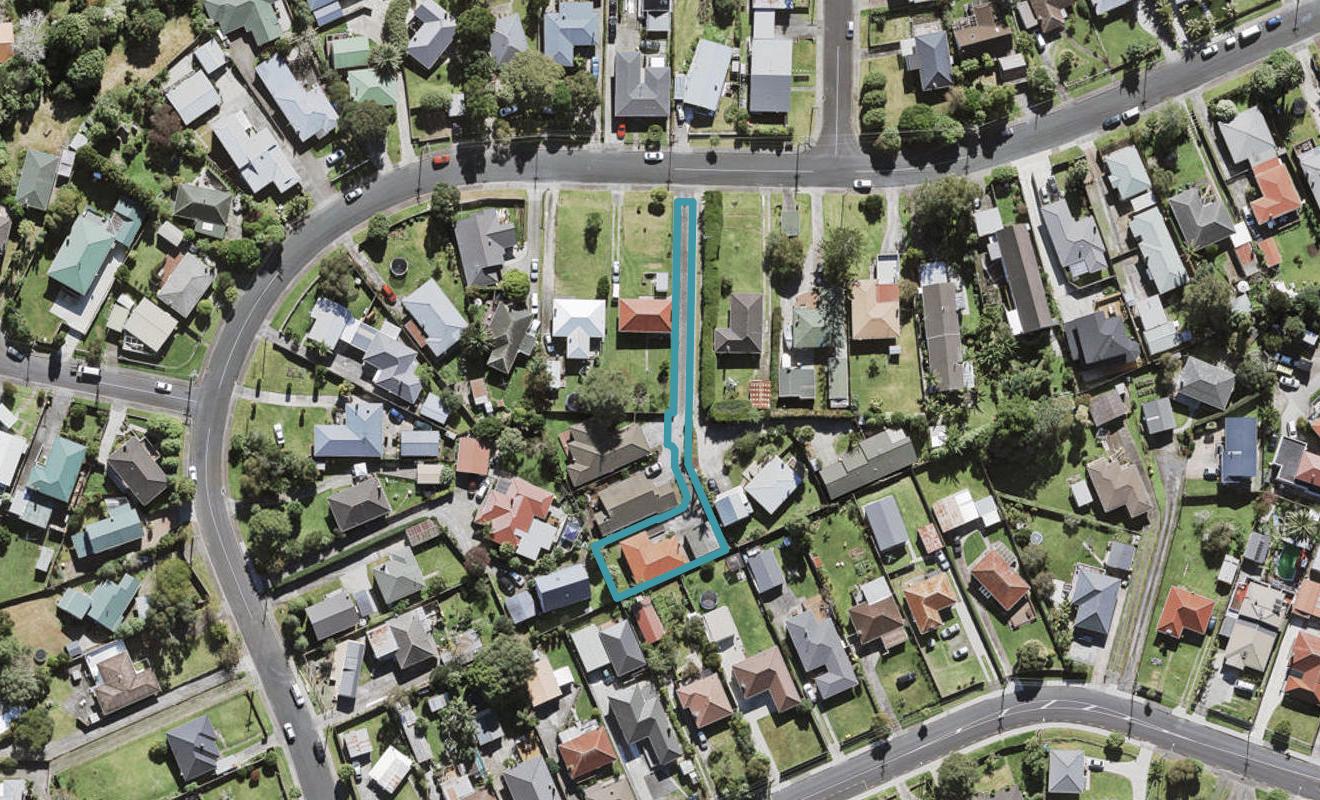 34 Amberley Avenue, Te Atatu South, Auckland - Carousel 1