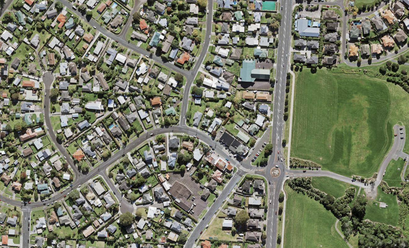 3 Gloria Avenue, Te Atatu Peninsula, Auckland - Carousel 1