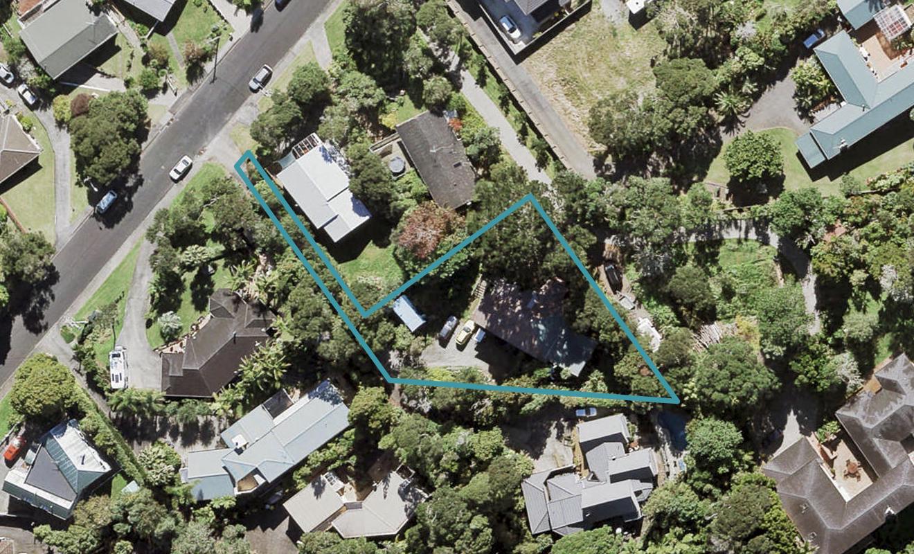 180 Cliff View Drive, Green Bay, Auckland - Carousel 1
