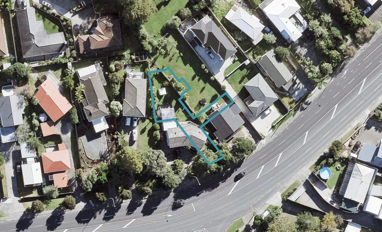 4/11 Oteha Valley Road, Northcross, Auckland - Carousel 1