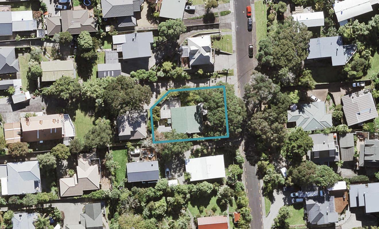 19 Harrybrook Road, Green Bay, Auckland - Carousel 1