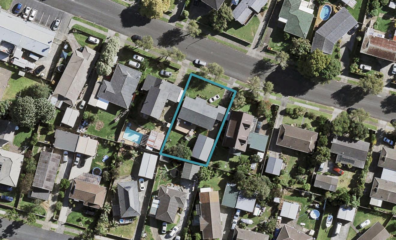 9 Waimahia Avenue, Weymouth, Auckland - Carousel 1