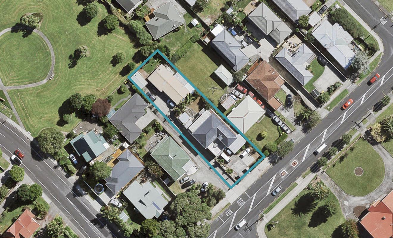 1/63 Sturges Road, Henderson, Auckland - Carousel 1