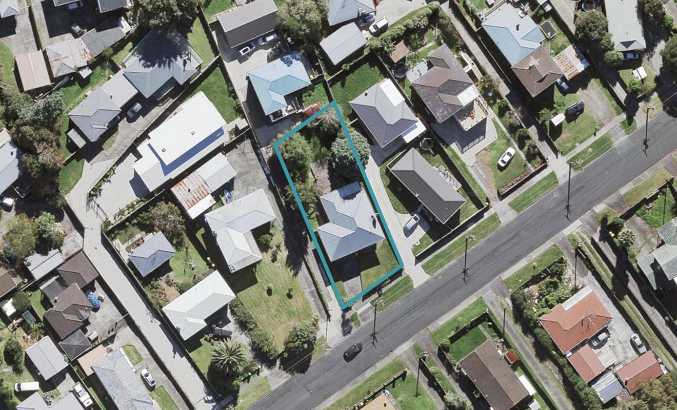 20B Roberts Road, Te Atatu South, Auckland - Carousel 1