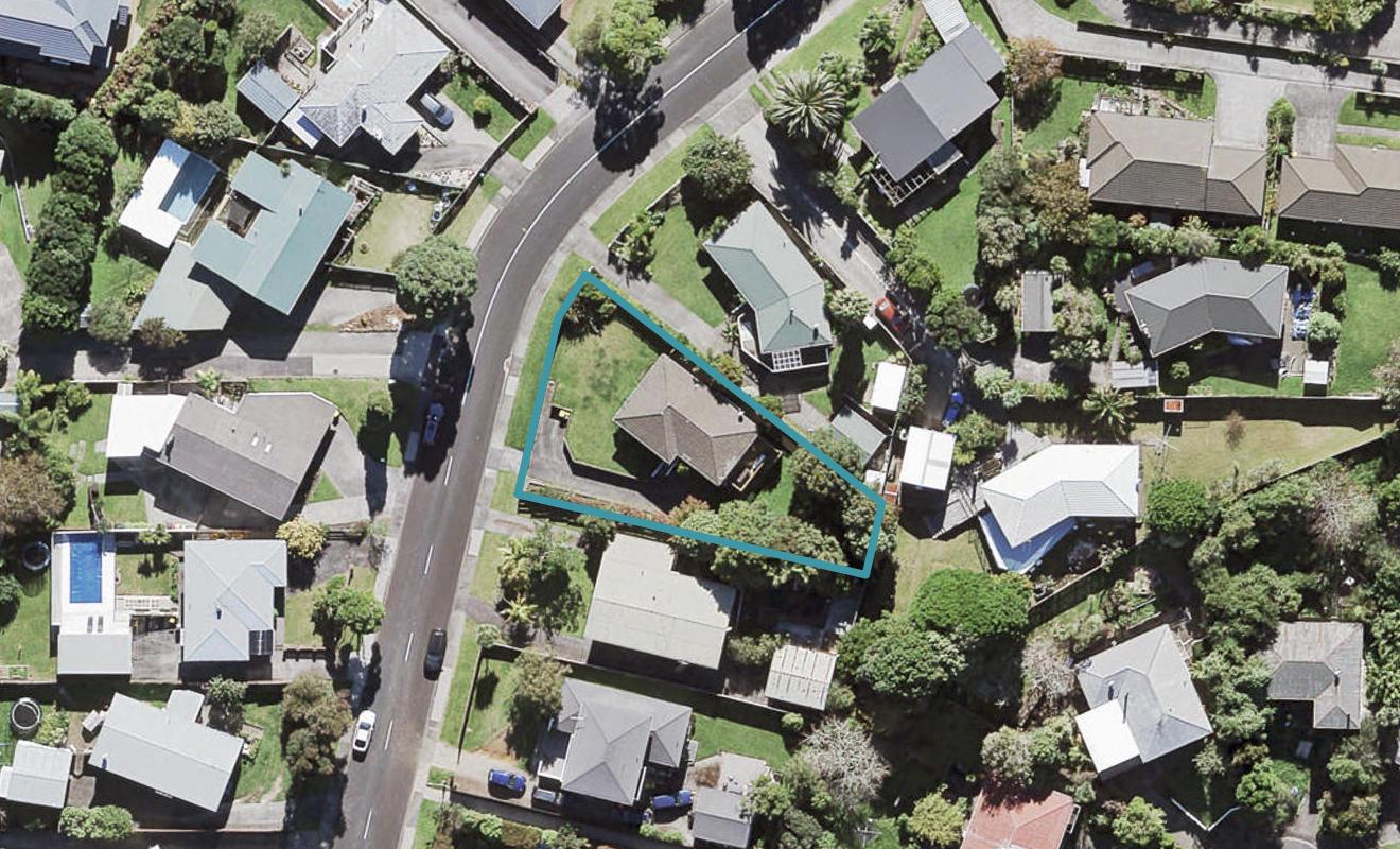 16 Lantana Road, Green Bay, Auckland - Carousel 1