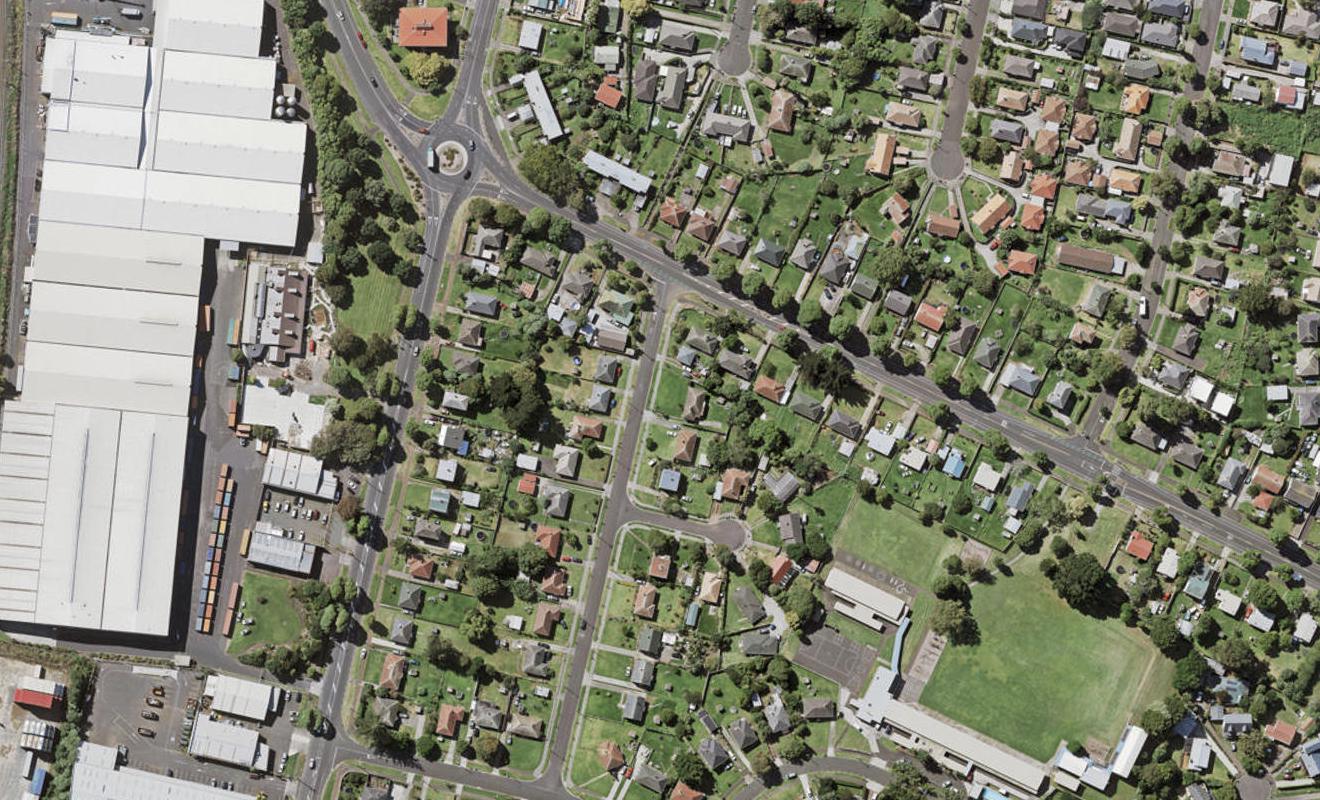 2/4 Hinaki Street, Point England, Auckland - Carousel 1