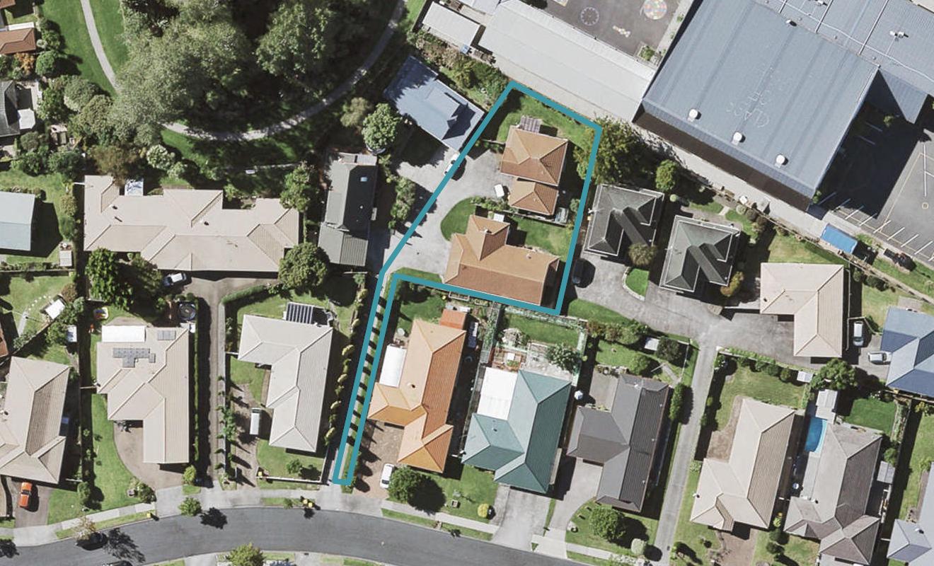 2/25 Headcorn Place, Botany Downs, Auckland - Carousel 1