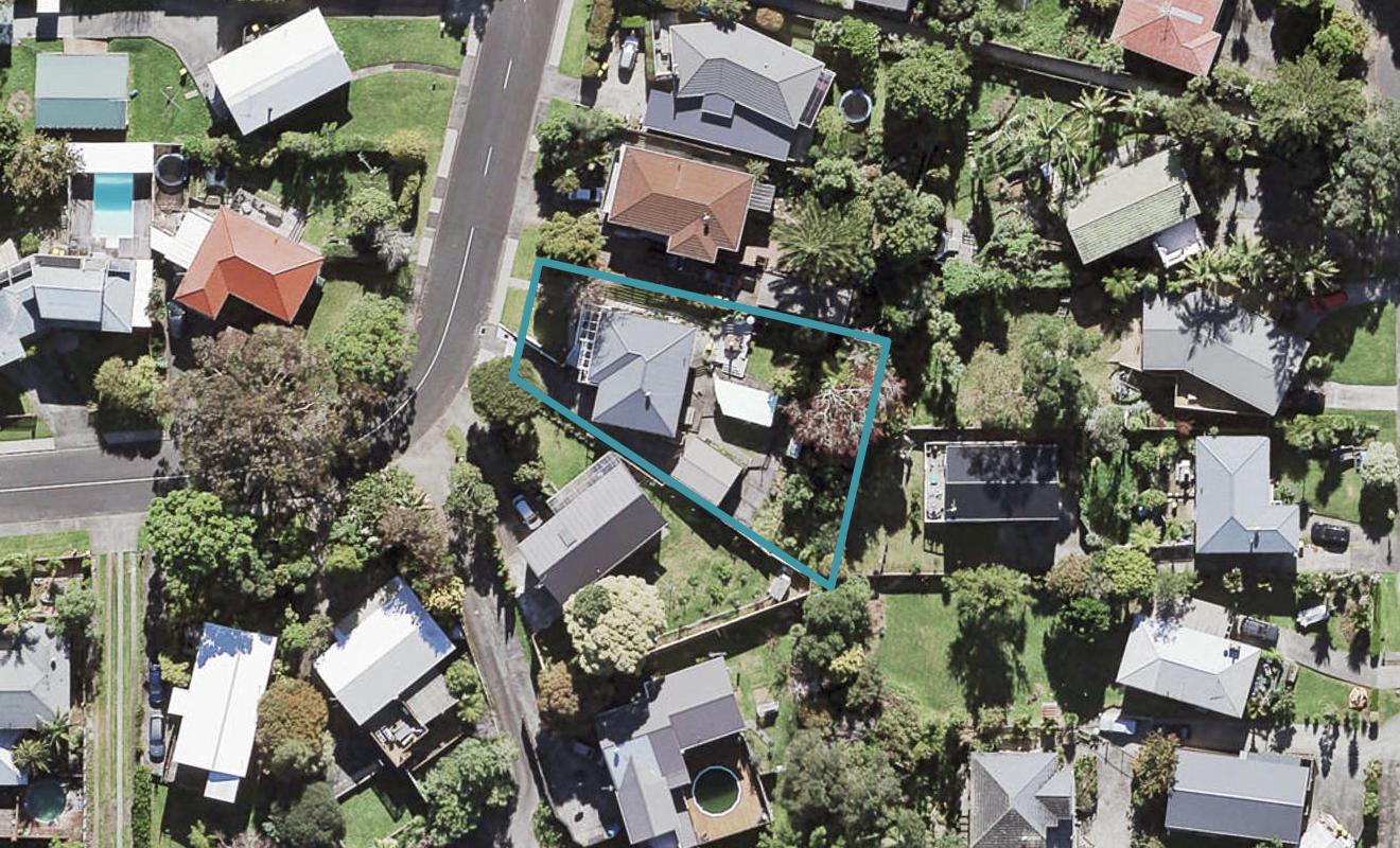 26 Lantana Road, Green Bay, Auckland - Carousel 1